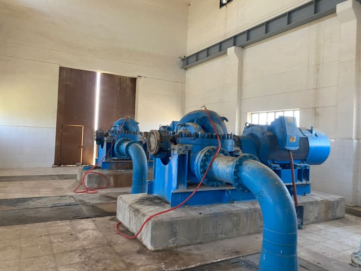 Backfilling over an installed pipe